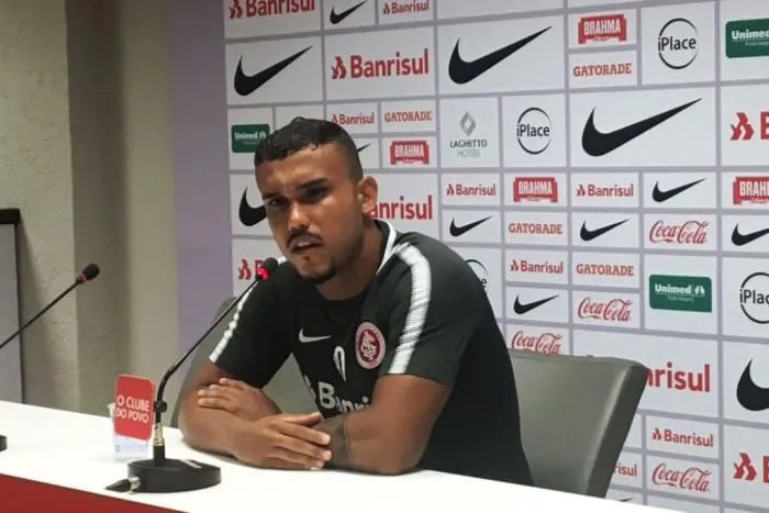 Pottker fala sobre cobranças e futuro: “Minha cabeça está no Inter”