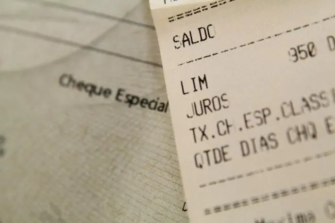 Juros do cheque especial sobem para 324,7% ao ano