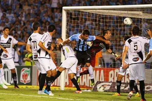 Grêmio vence a Ponte Preta na base da superação