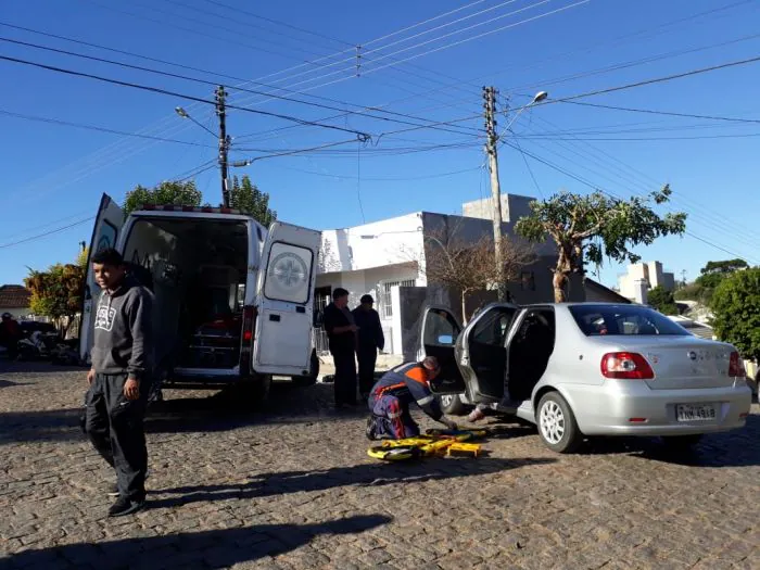 Colisão entre veículos deixa um ferido no bairro Vila Nova
