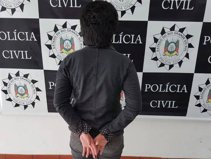 Suspeita de envolvimento em facção criminosa é detida nesta quinta