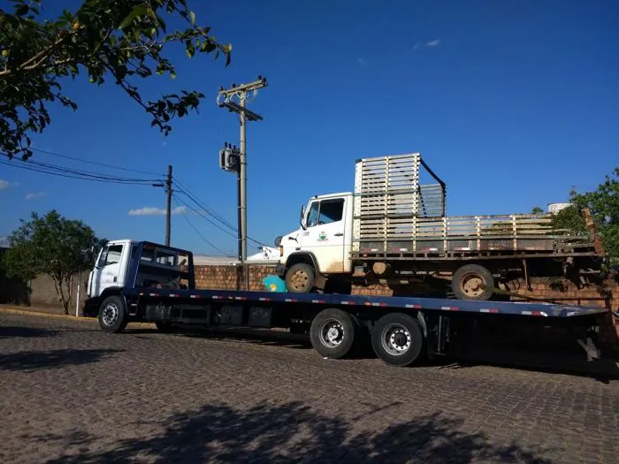 Veículo da prefeitura é recolhido por irregularidades