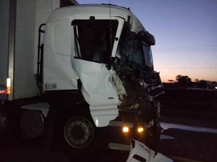 Pane mecânica em veículo ocasiona engavetamento na BR-116