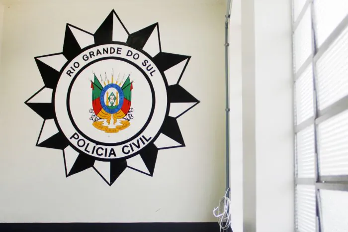 Casal aplica golpe em idosos ao se passar por religiosos