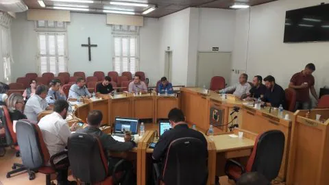 Reunião realizada na Câmara discute habitação irregular em Camaquã