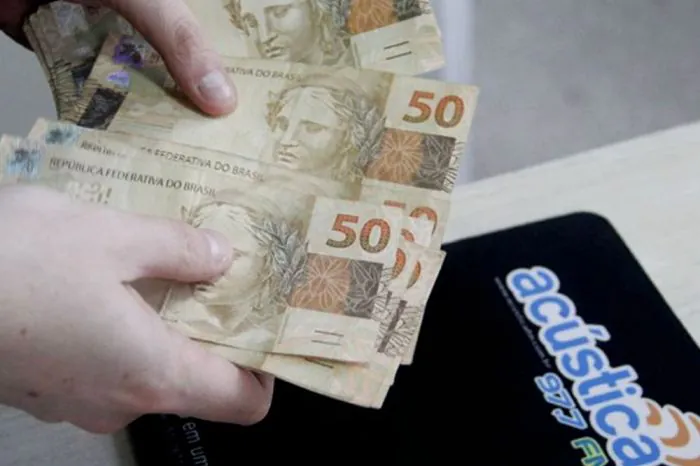 Estado quita salários de até R$ 10 mil na segunda-feira