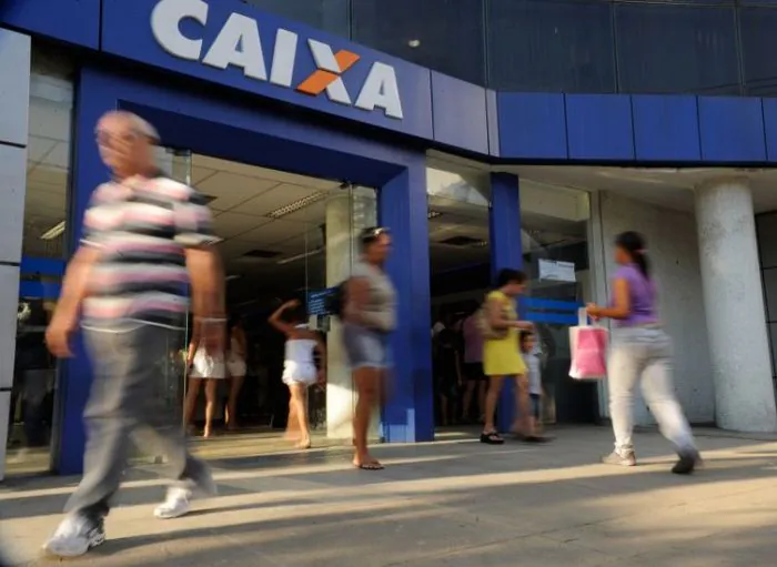 Trabalhadores têm até hoje para sacar abono salarial de 2016