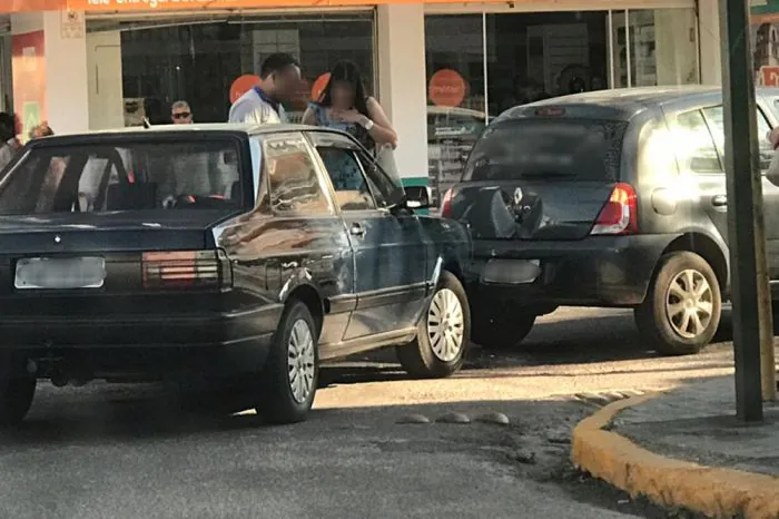 Acidente de trânsito envolve dois carros no centro de Camaquã