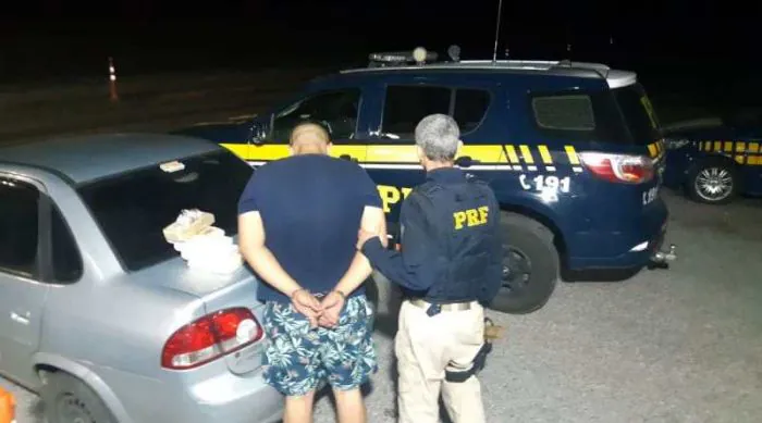 Homem é preso com cocaína e crack na BR 293 em Bagé