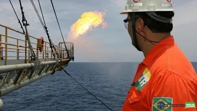 Dilma promulga lei dos royalties do petróleo