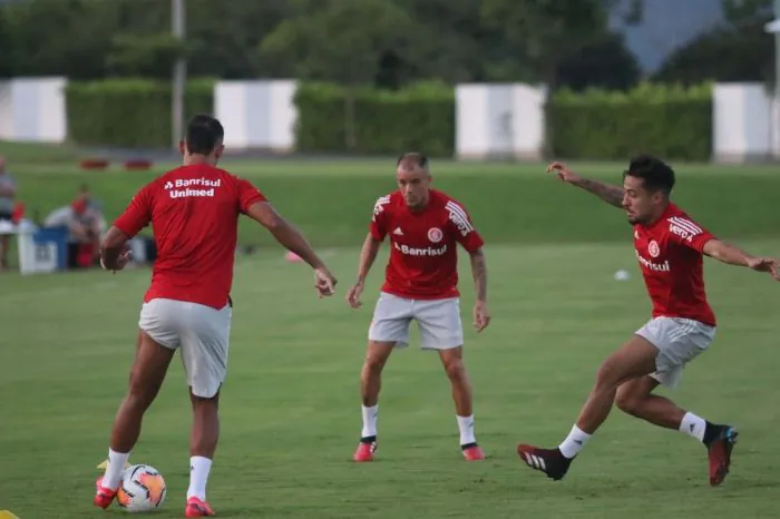 Em clima de mistério na escalação, Inter enfrenta o Tolima nesta quarta pela Libertadores