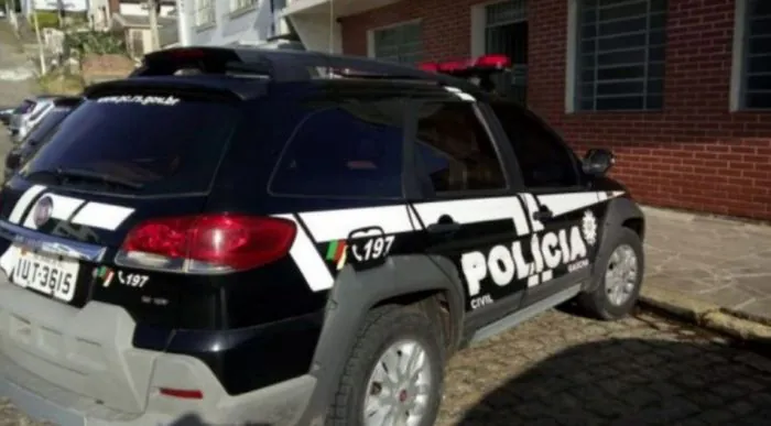 Homem tem objetos furtados após dormir em carro em Camaquã