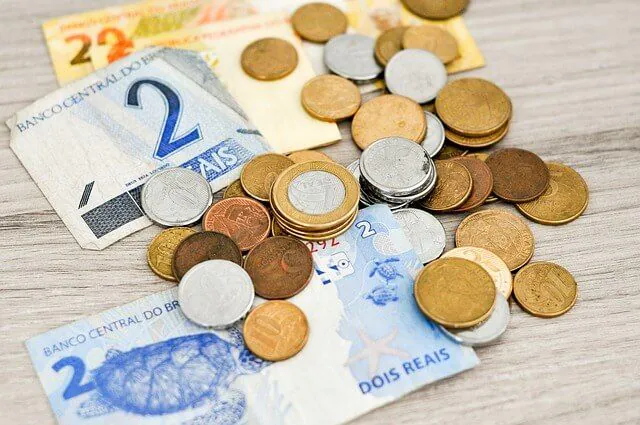 Governo gaúcho paga salário de servidores que recebem líquido até R$ 5.500