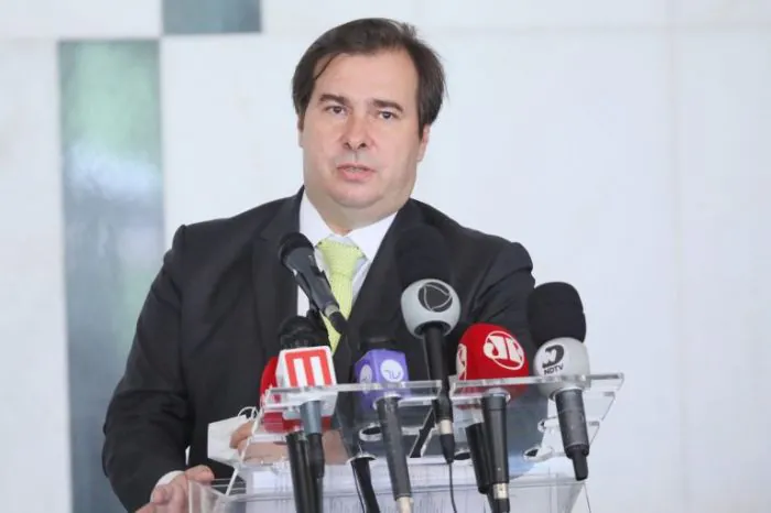 Rodrigo Maia repudia atos que defendem a ditadura e atentam contra a Constituição