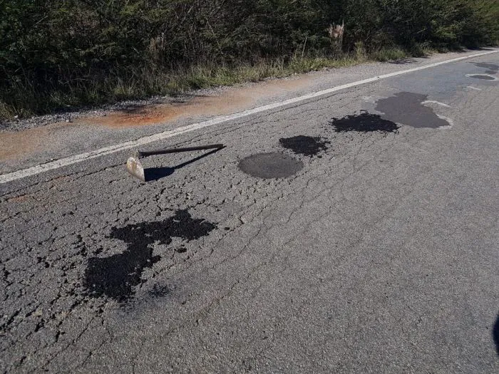 Prefeitura de Arambaré realiza operação “tapa buracos” na ERS-350