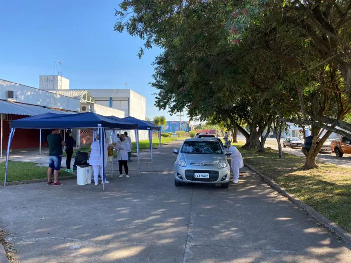 Drive Thru de vacinação contra a gripe acontece hoje em Camaquã