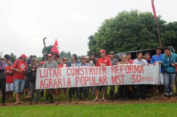 MST planeja construir casas em área invadida em Tapes