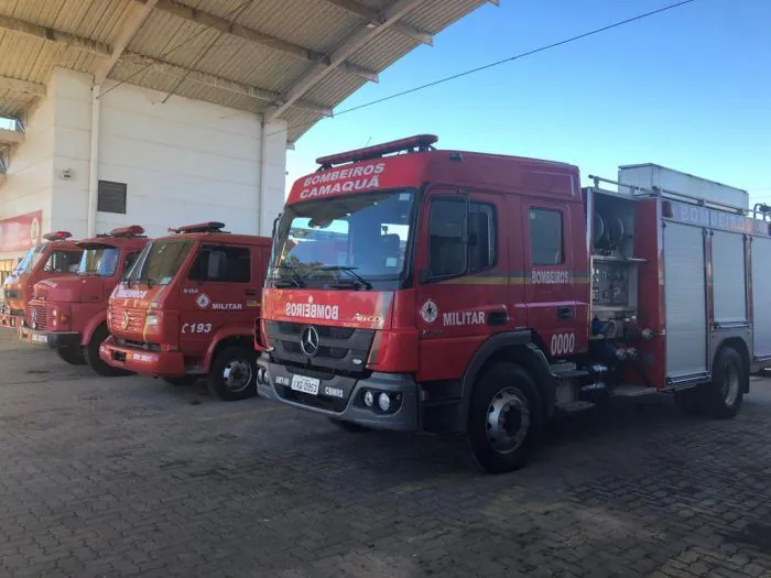 Incêndio em veículo mobiliza equipes dos Bombeiros em Camaquã