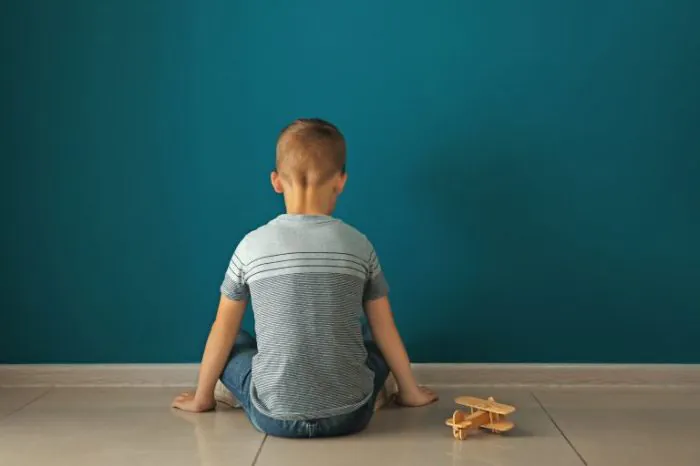 Projeto garante acesso de pessoa com autismo a tratamentos experimentais