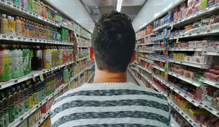 E se a moda pega? Supermercado cria horário especial para solteiros encontrarem um par