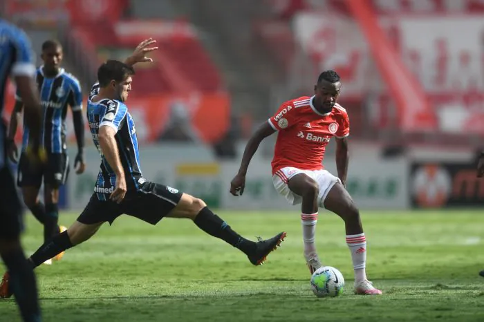 Jogos de futebol no RS sofrem alterações em bandeira preta