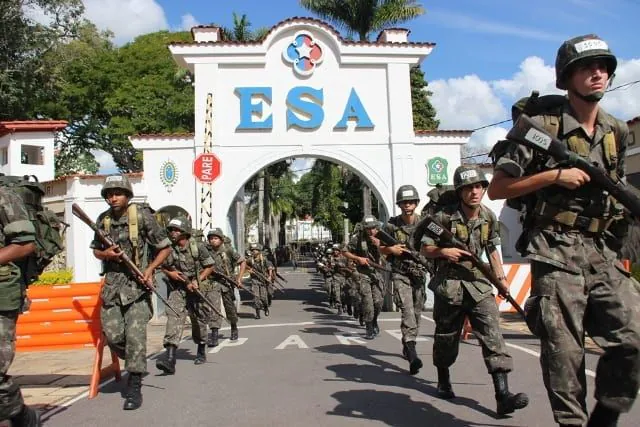 São 1100 vagas: confira o edital do concurso da Escola de Sargento das Armas