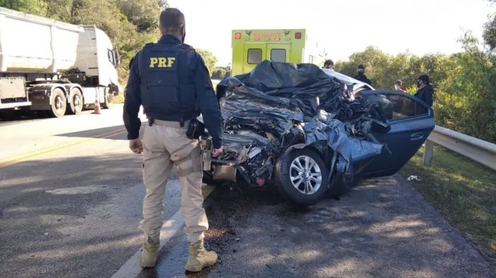 Mãe e filho morrem em acidente na BR-392