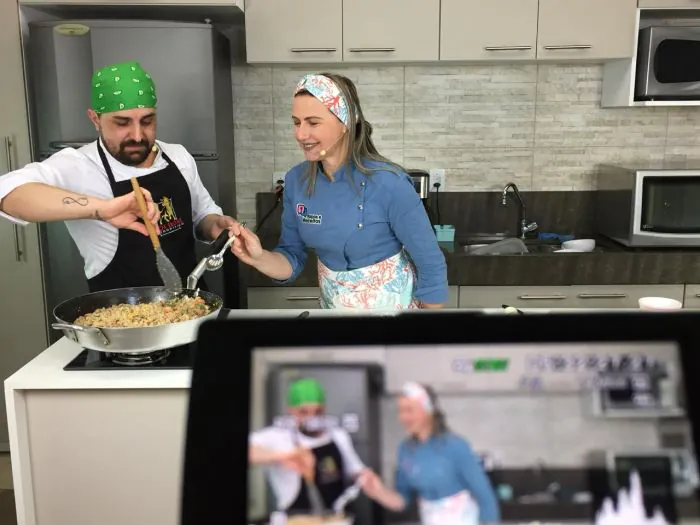 “Papos e Receitas” completa um ano na programação da Acústica FM