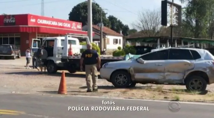 Motorista espera 2 horas por socorro e é transportado por bombeiros na Barra do Ribeiro