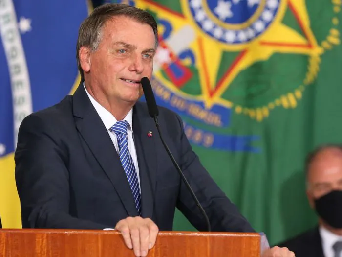 Bolsonaro veta integralmente projeto que suspende despejos durante pandemia de covid-19