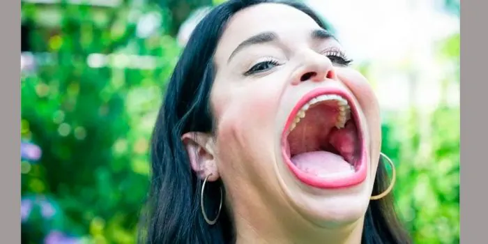 Vídeo: mulher com maior boca do mundo entra para o Livro Guinness dos Recordes