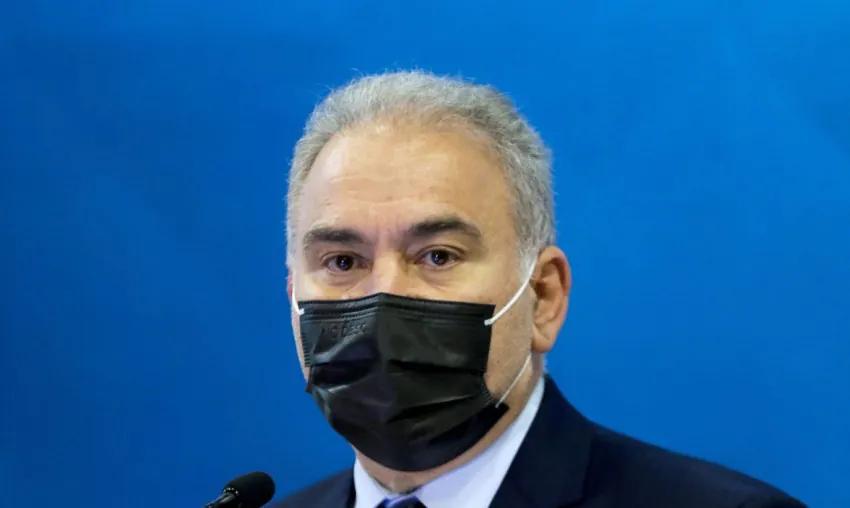 Ministro da Saúde testa positivo para covid-19 e cumprirá quarentena em Nova York