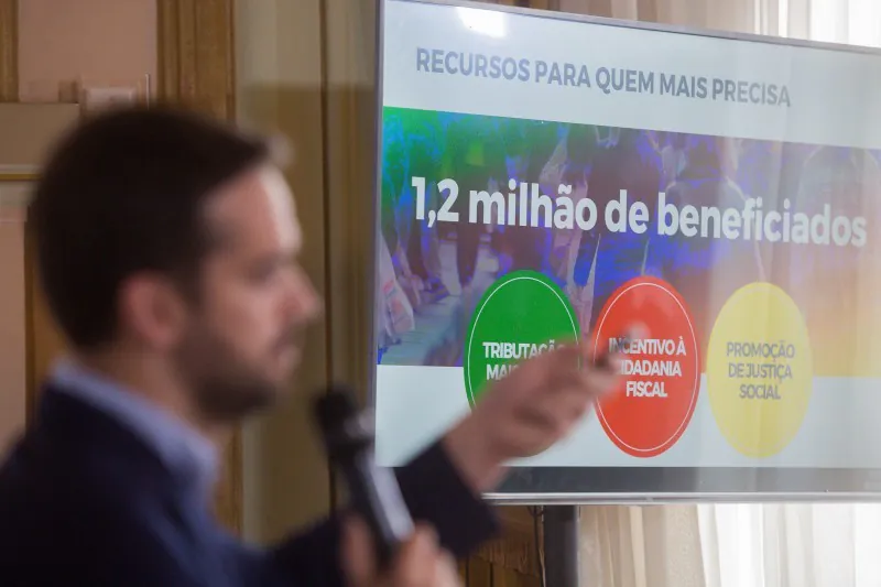 “Nós nunca fomos chamados pra conversar sobre esse assunto”, afirma Leite sobre ICMS dos combustíveis