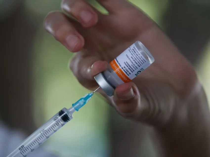 Brasil registra menor média móvel de mortes da pandemia
