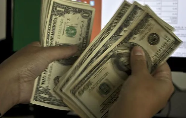 Dólar sobe pela quarta vez seguida e vai a R$ 3,753