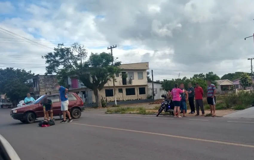 Motociclista fica ferida em acidente no centro de Camaquã