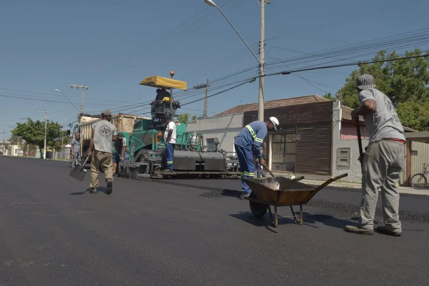 Prefeitura de Camaquã realiza obras asfálticas em Tapes