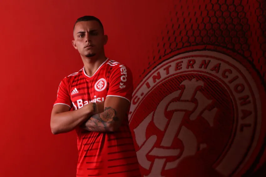 “Ouvi falar da história do Inter, é uma história gigante”, diz novo jogador do Inter