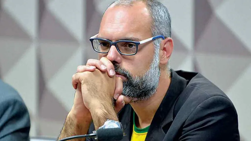 Telegram bloqueia três contas ligadas a blogueiro Allan dos Santos