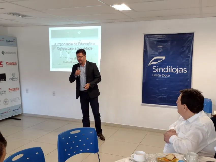EJA na região: papel da educação na formação social é debatido no evento “Café com Bate-Papo”