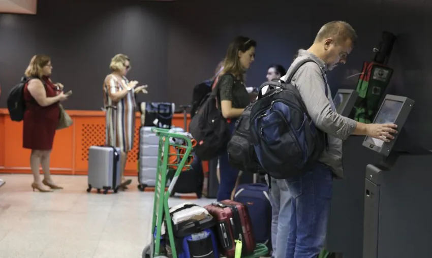 Senado aprova retorno do despacho gratuito de bagagem