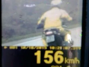 PRF flagra motociclista a 156km/h na BR 116