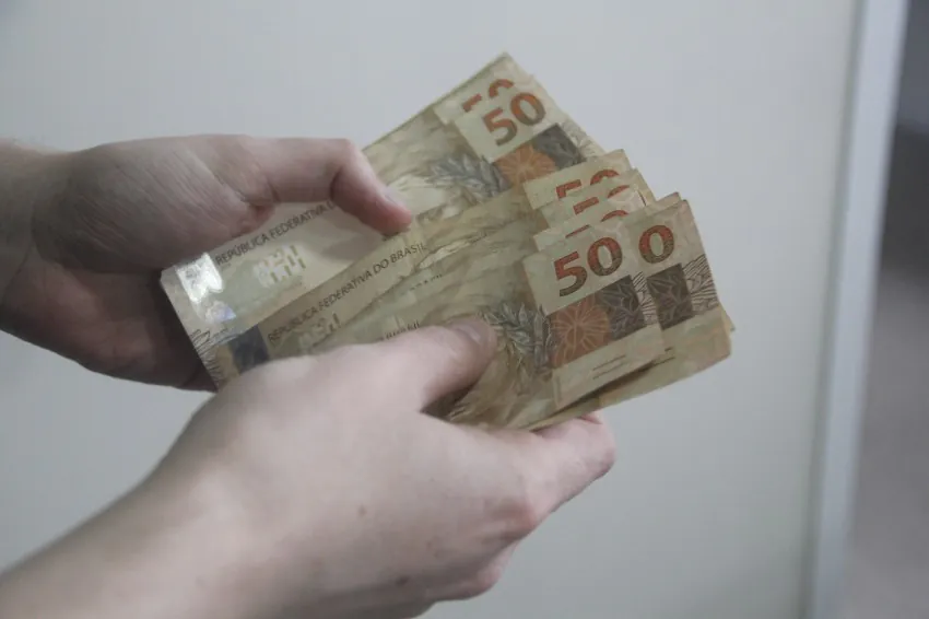 Beneficiários com NIS final 4 recebem hoje o Auxílio Brasil