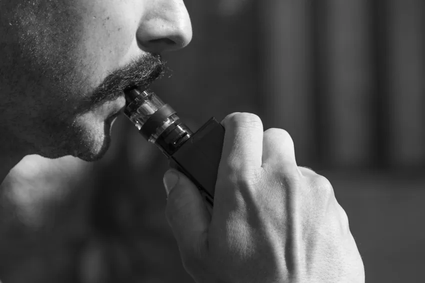 Anvisa mantém proibição de comercialização e produção de cigarros eletrônicos no Brasil