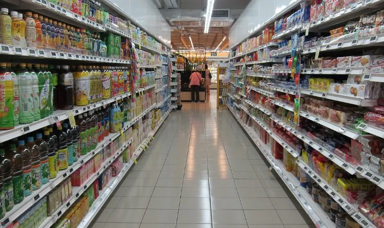 Cesta básica com 35 produtos ficou 17% mais cara em um ano no Brasil