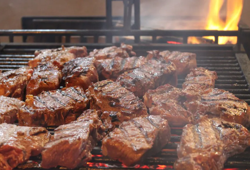 Carcaça inteira de búfalo será preparada em festival binacional de gastronomia