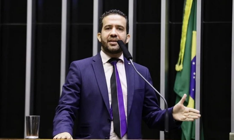 Avante lança candidatura de André Janones à Presidência da República