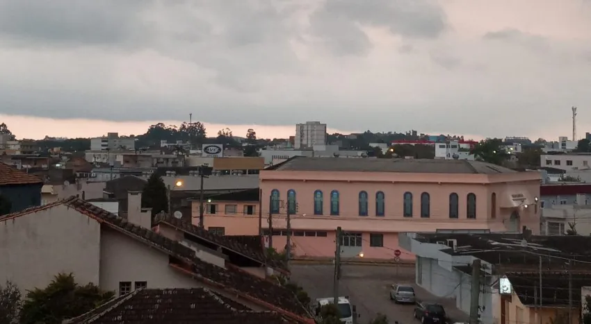 Previsão do tempo: mudança brusca do tempo traz chuvas e temporais ao RS