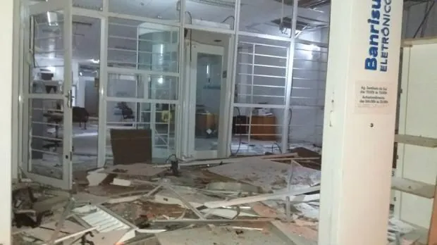 Bandidos explodem agência do Banrisul em Sentinela do Sul