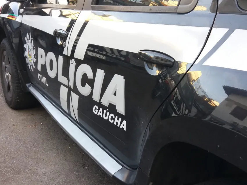 Homem é preso e mulher é detida por suspeita de tráfico de drogas em Arambaré